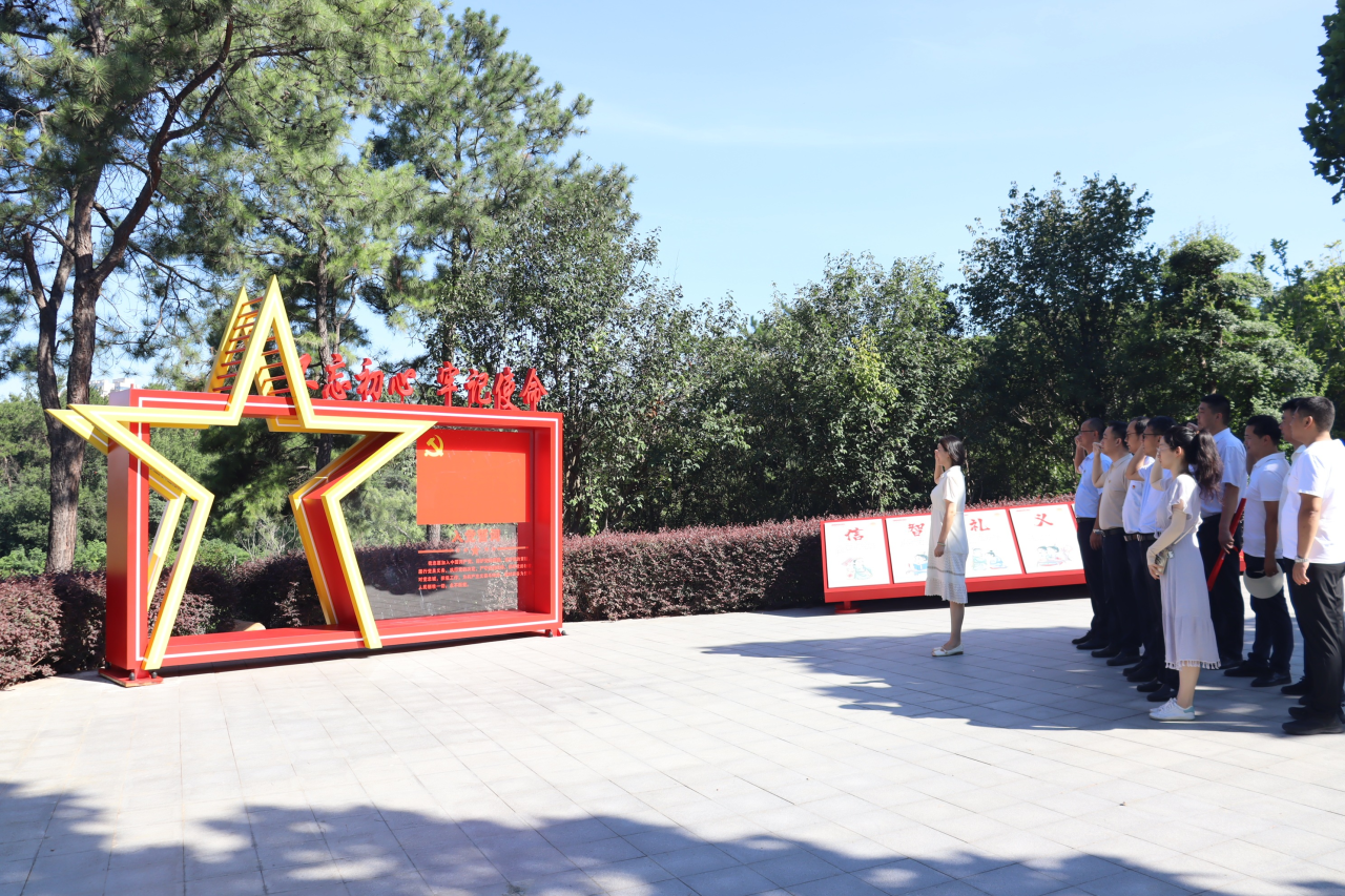 黨建引領(lǐng)生態(tài)綠 初心共筑信陽紅丨城建投公司黨支部主題黨日活動